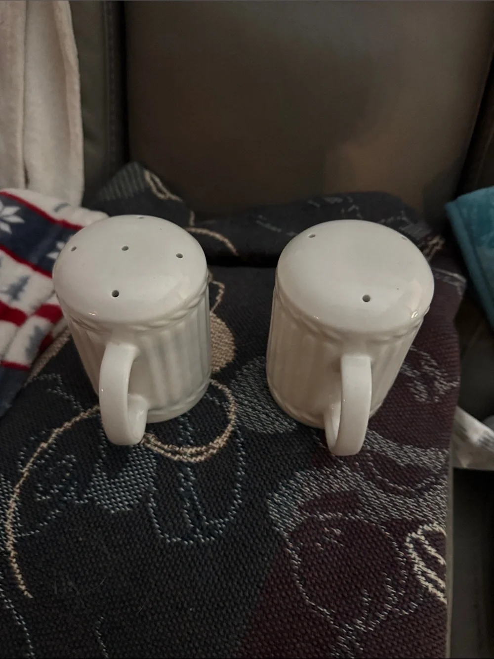 Classic Ceramic Salt and Pepper Shaker Set - White